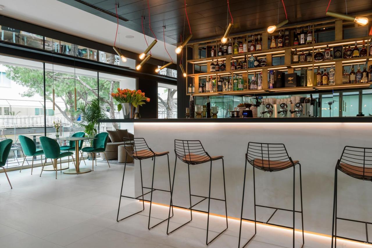 We Me Suite Hotel Riccione Zewnętrze zdjęcie